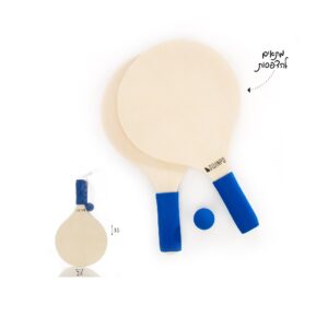 זוג מטקות ברשת עם כדור